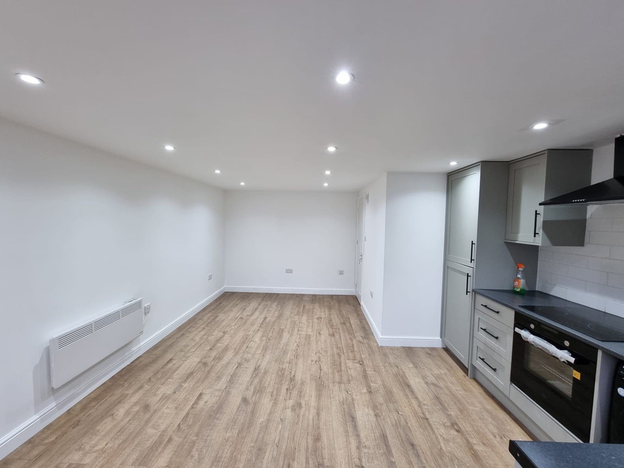 Room Mawney Road in Greater London