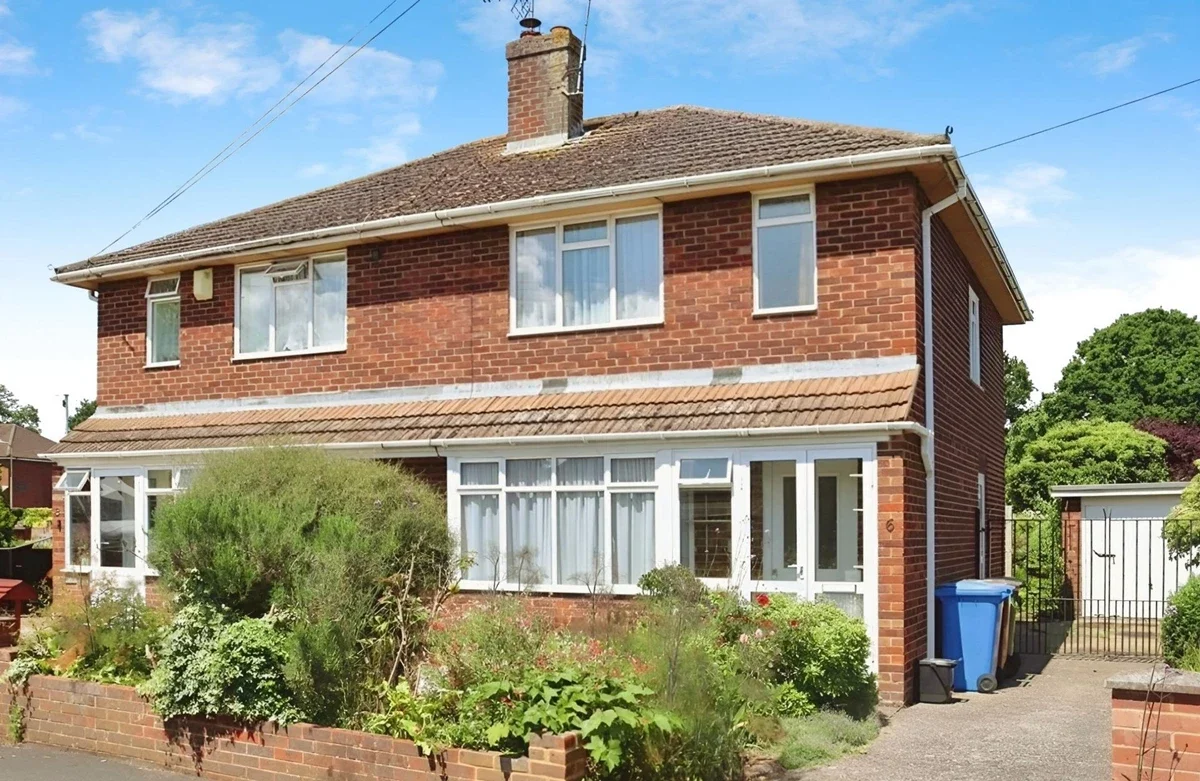 House St Davids Close in Farnborough