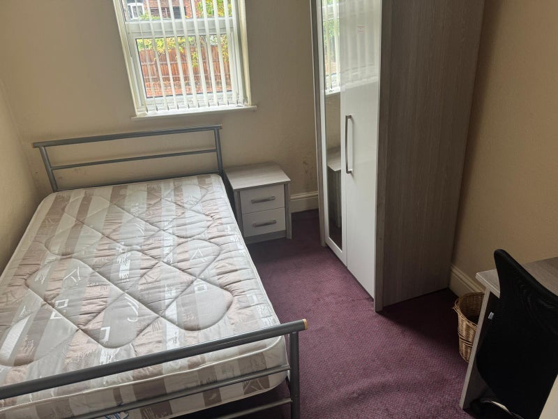 Room Gloucester Avenue in Nottingham