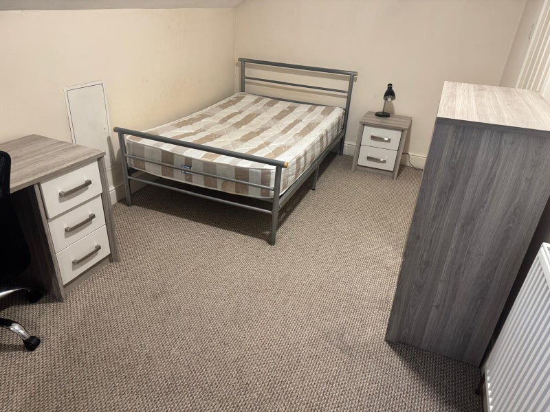 Room Gloucester Avenue in Nottingham