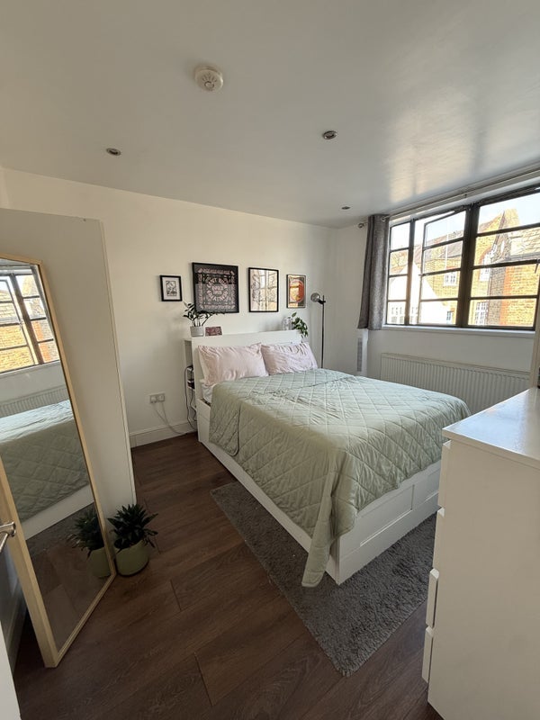 Room Mumford Road in Greater London