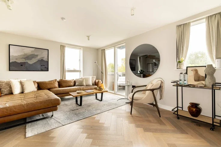 Flat Bevington Road in Greater London