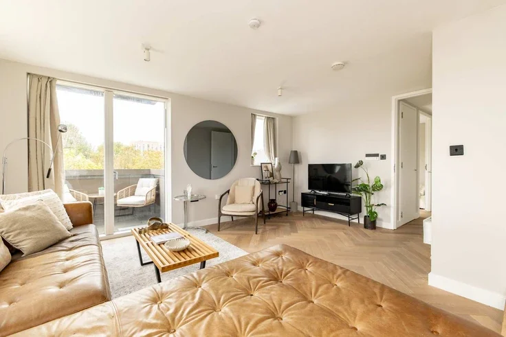 Flat Bevington Road in Greater London