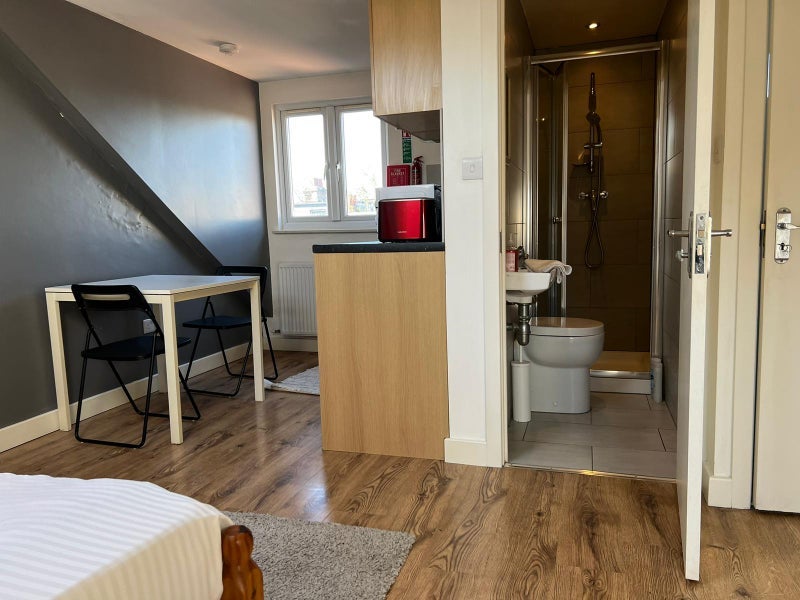 Room Winchelsea Road in Greater London
