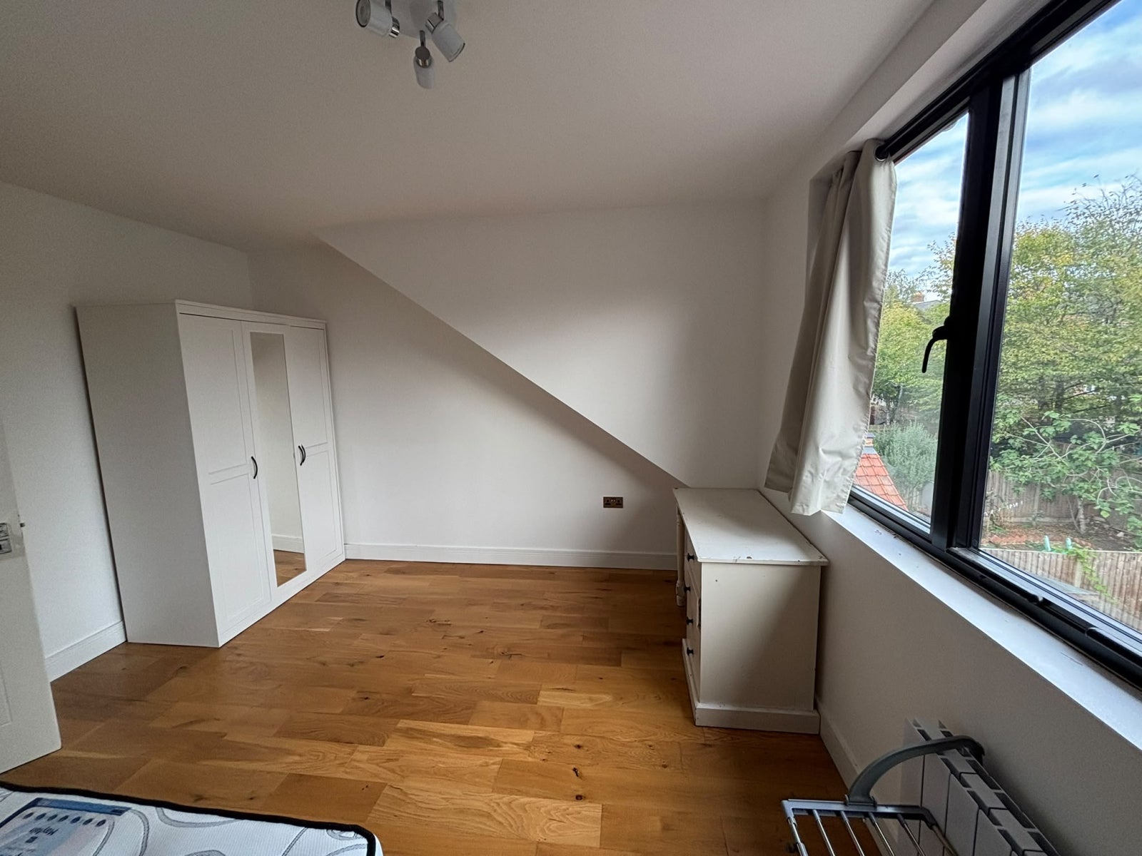 Room Sydney Road in Greater London