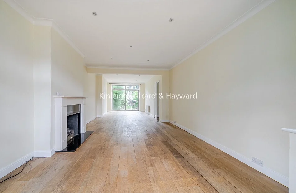 House Murray Avenue in Greater London