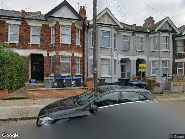 Flat Temple Road in Greater London