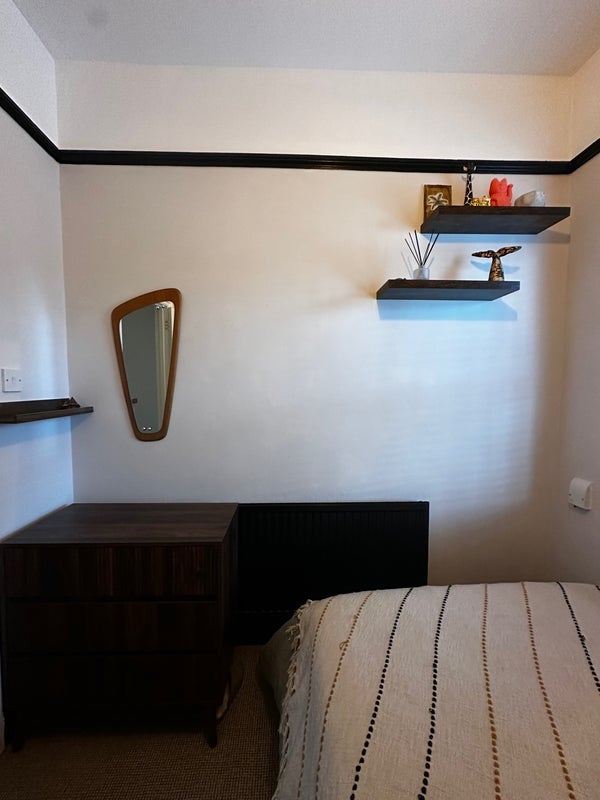 Room Two Mile Hill Road in Bristol