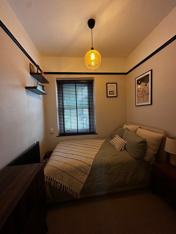 Room Two Mile Hill Road in Bristol