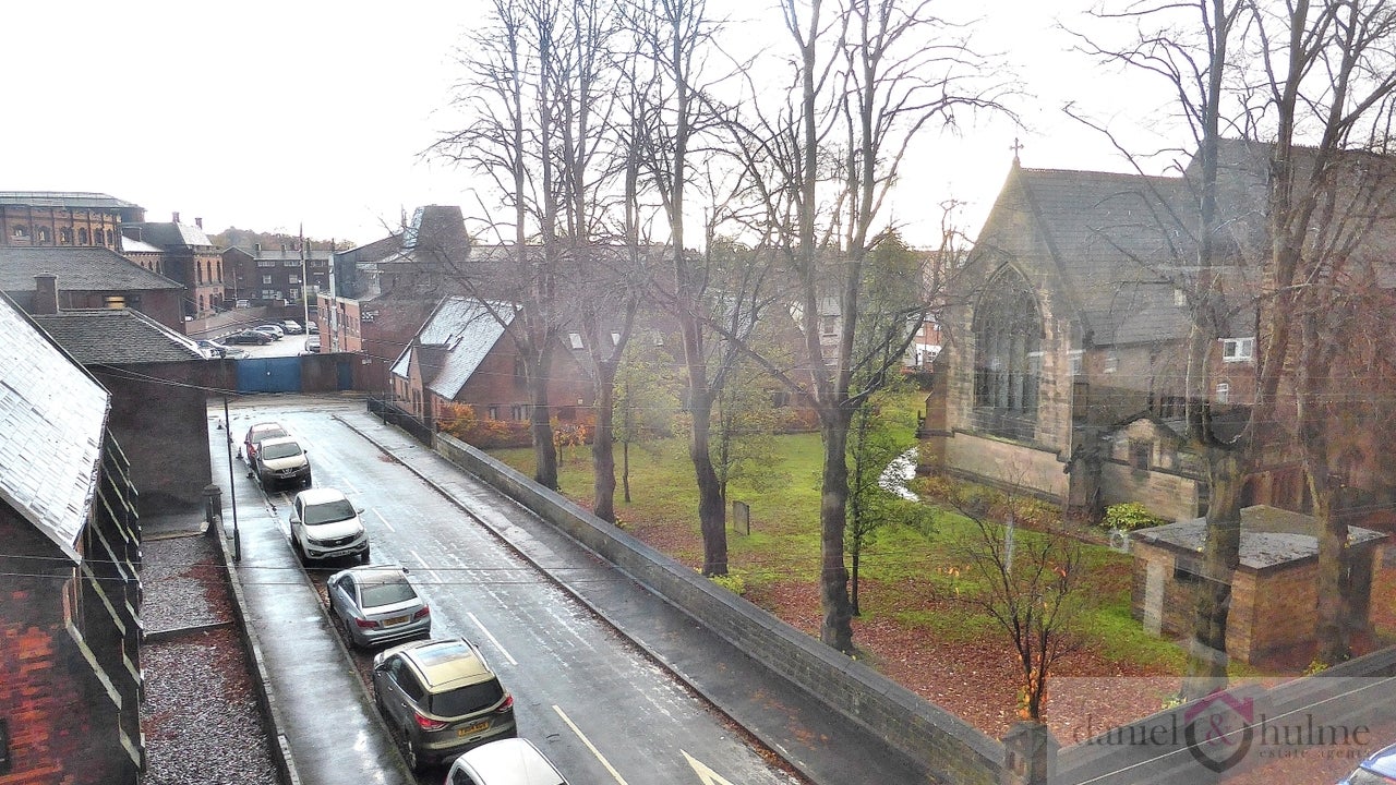Flat Queen Street in Staffordshire Moorlands