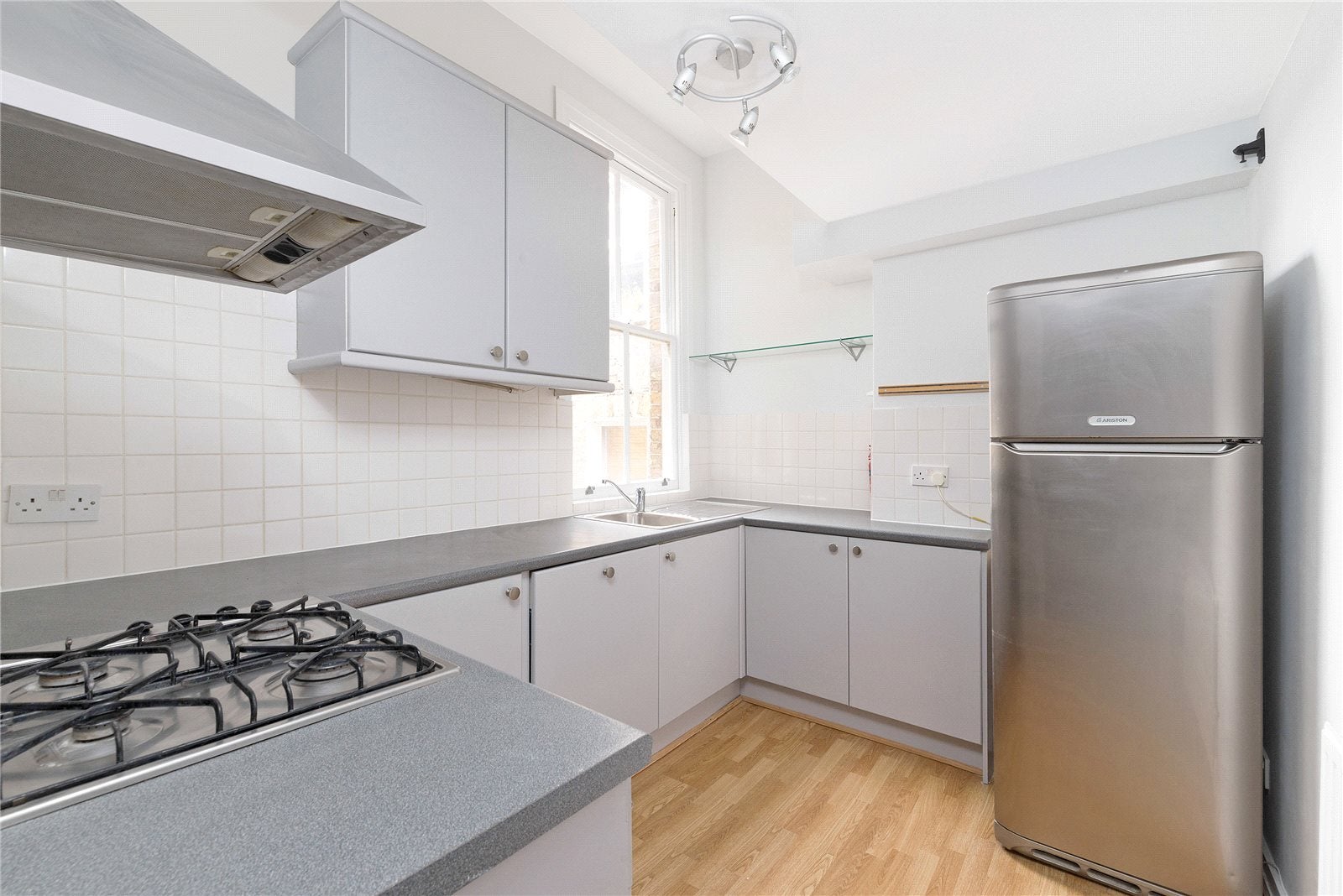 Flat Saint Alphonsus Road in Greater London
