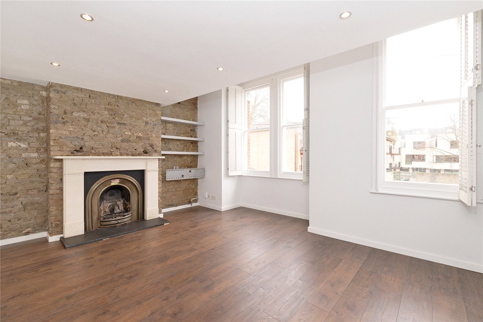 Flat Saint Alphonsus Road in Greater London