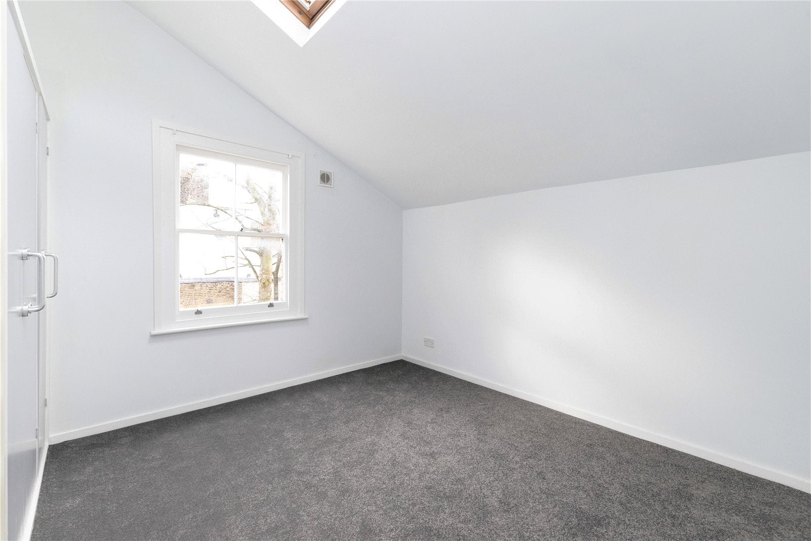 Flat Saint Alphonsus Road in Greater London