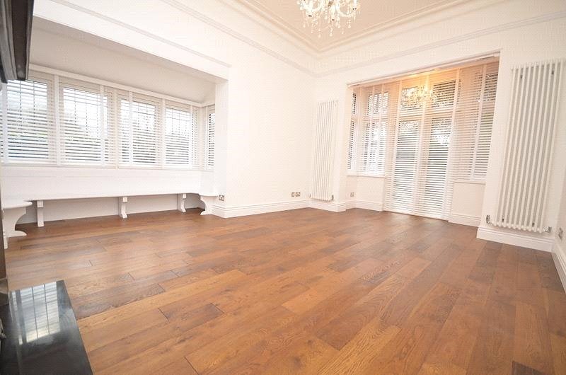 Flat Longwood Close in Greater London