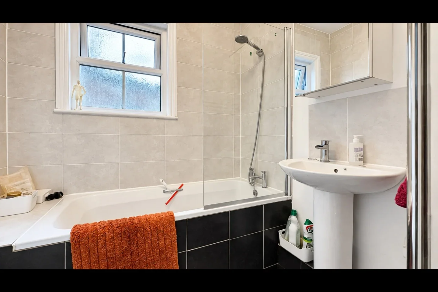 Room Holberton Gardens in Greater London