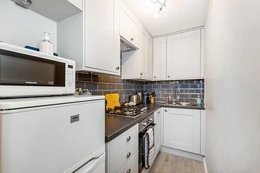 Flat Barclay Road in Greater London