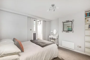 Flat Barclay Road in Greater London