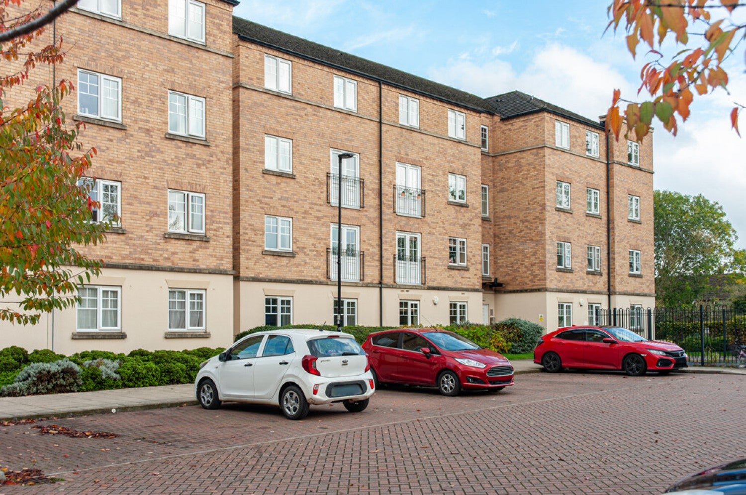 Flat Birch Close in Huntington