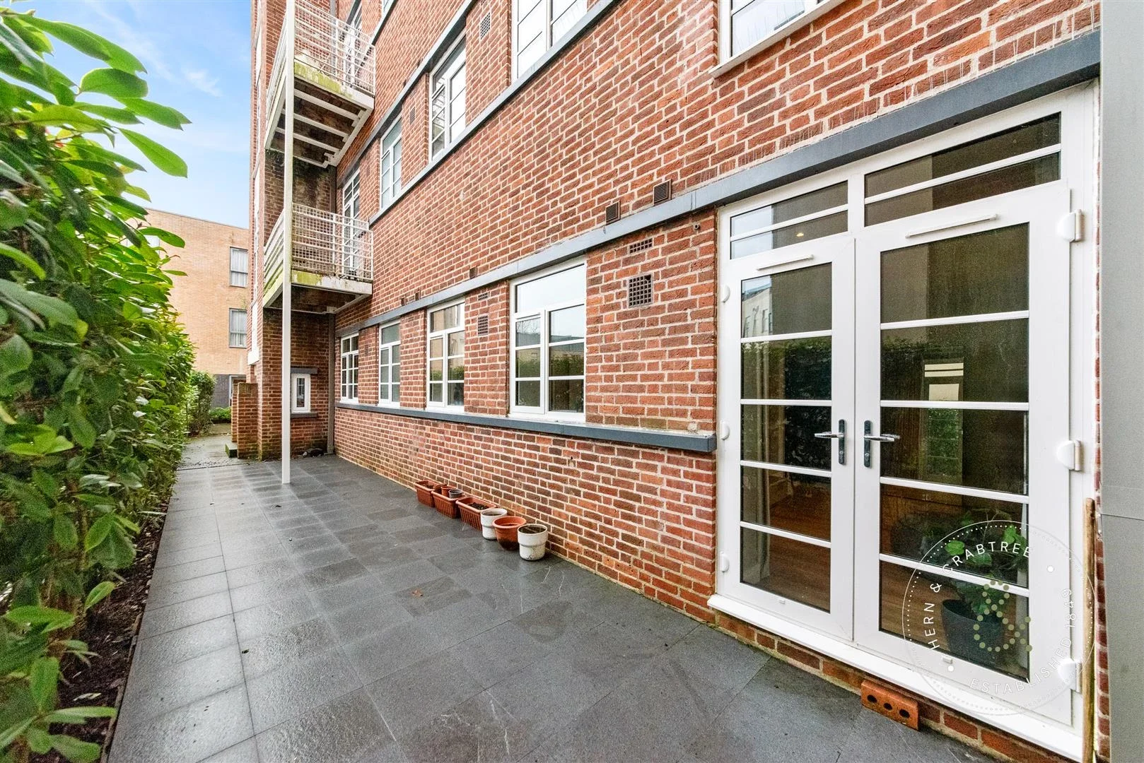 Flat Romilly Crescent in Cardiff