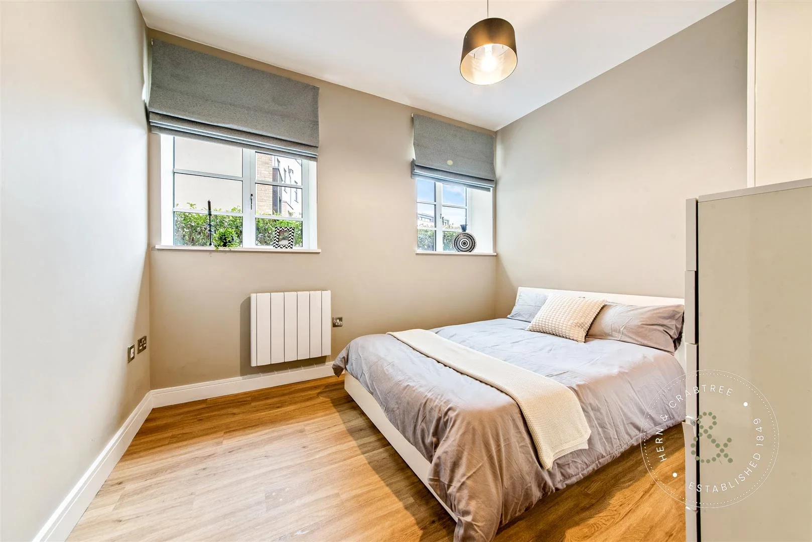 Flat Romilly Crescent in Cardiff
