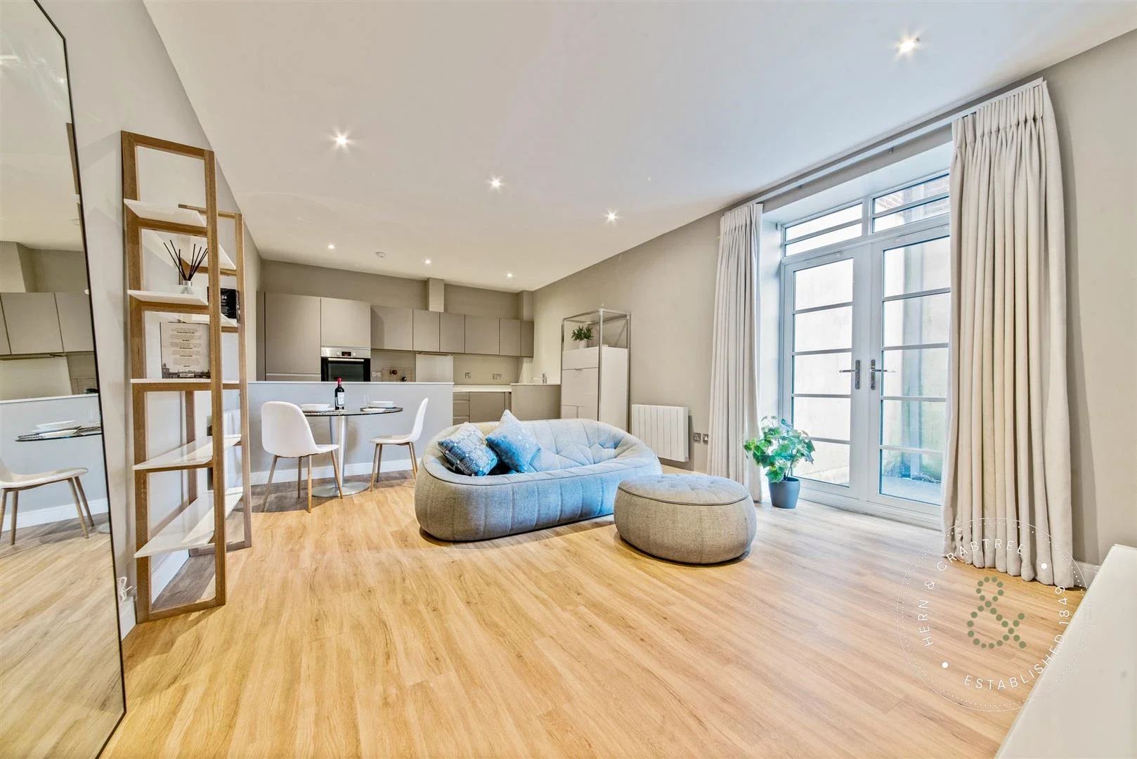 Flat Romilly Crescent in Cardiff