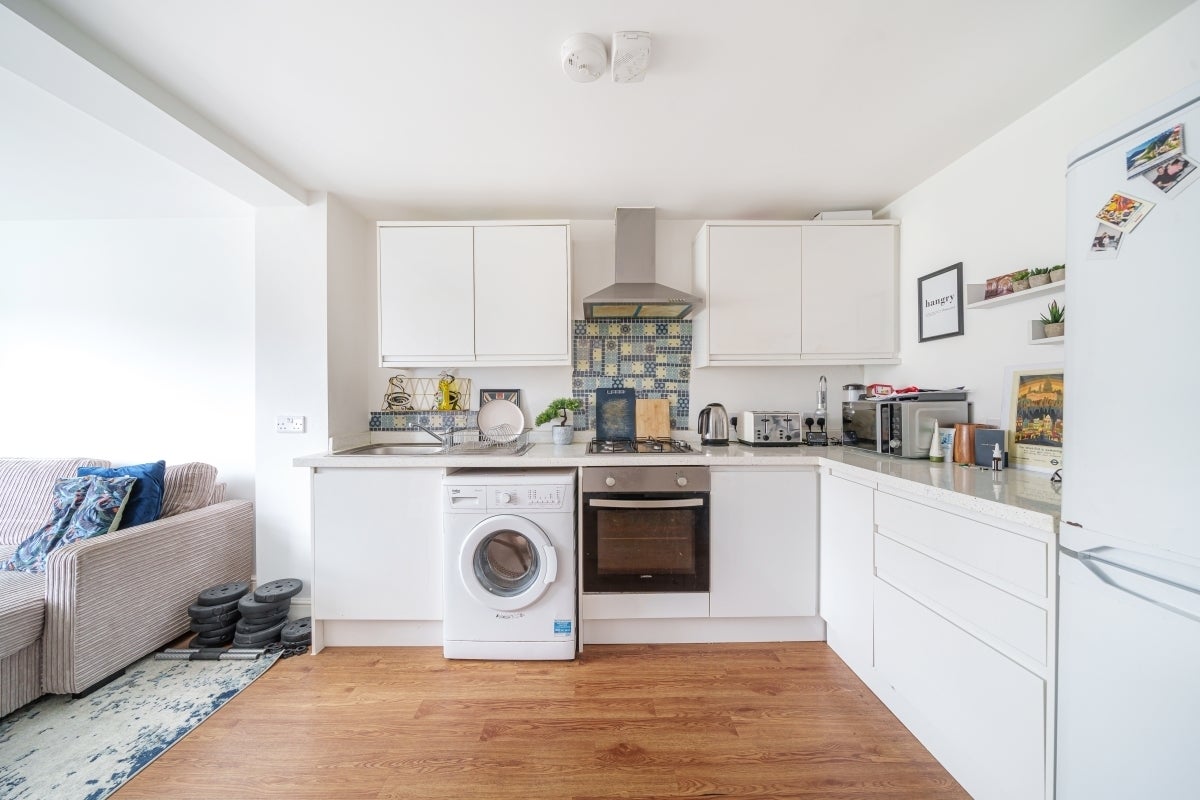 Flat Hampden Road in Greater London