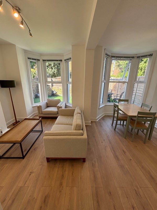House Falcon Grove in Greater London