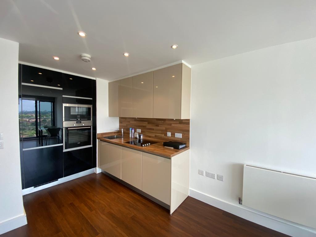 Flat Central Road in London