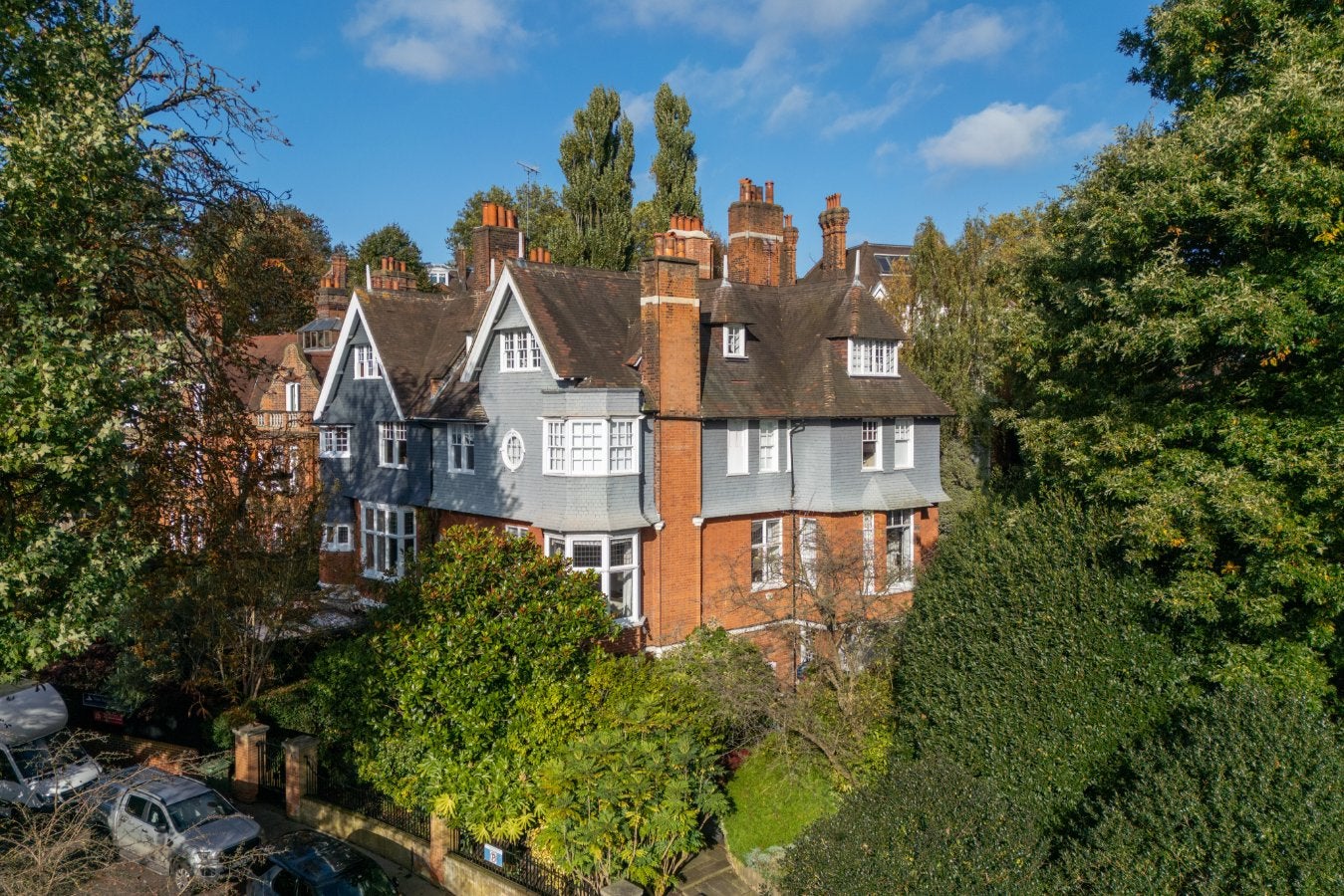 House Gainsborough Gardens in Greater London