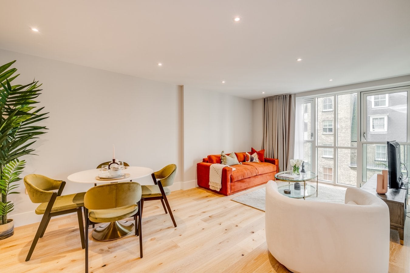 House Gainsborough Gardens in Greater London
