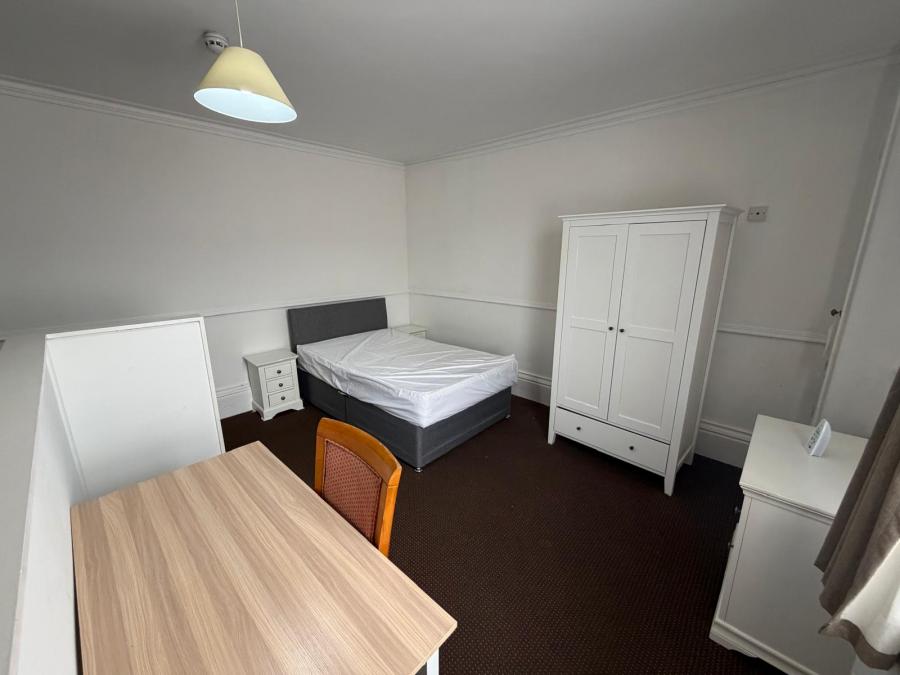Room Carholme Road in Lincoln
