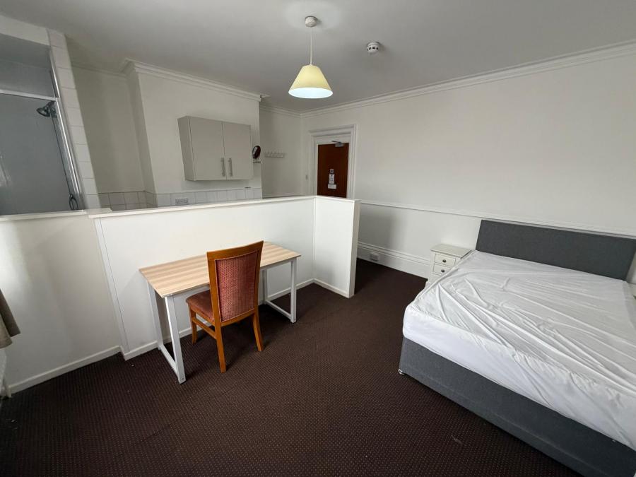 Room Carholme Road in Lincoln