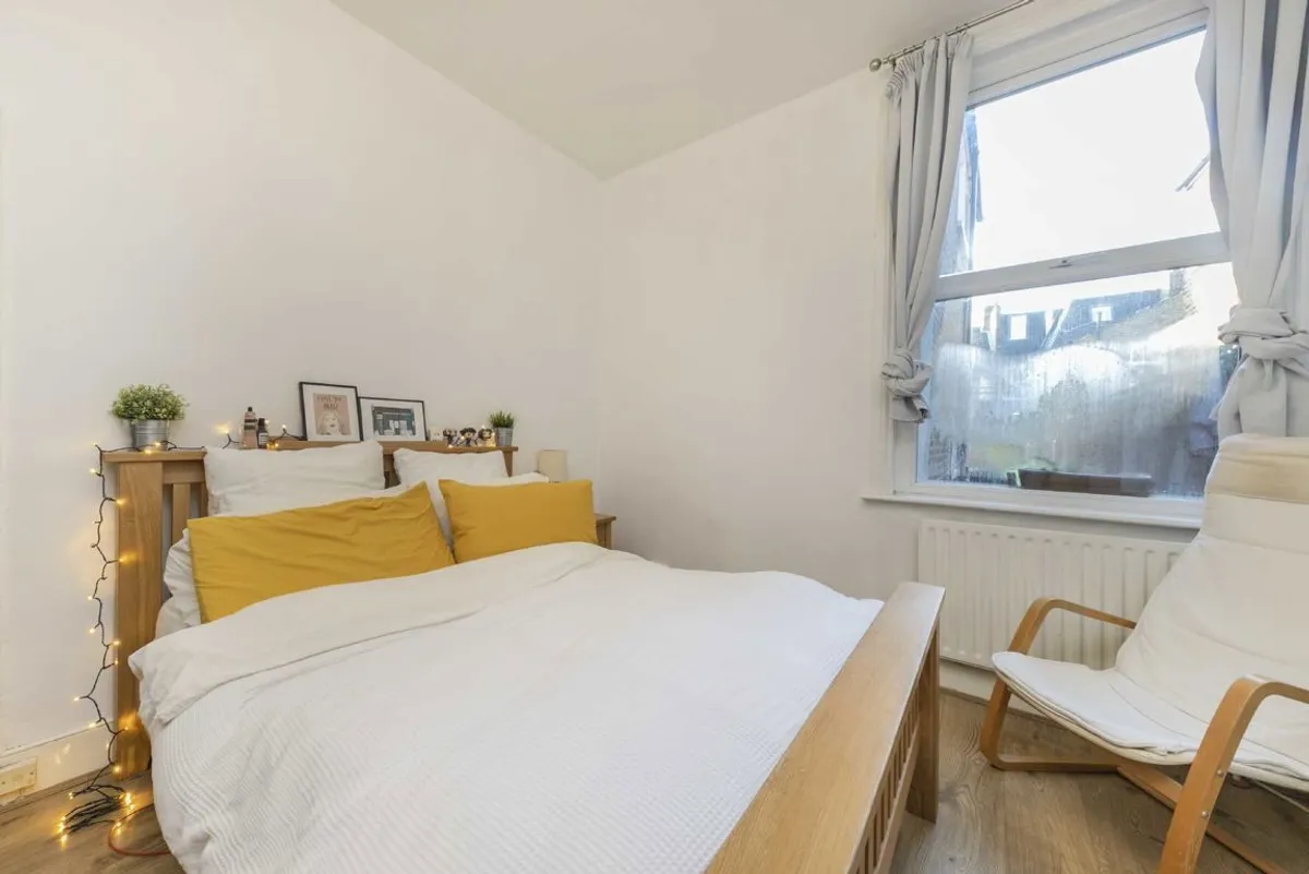 Flat Glasford Street in Greater London