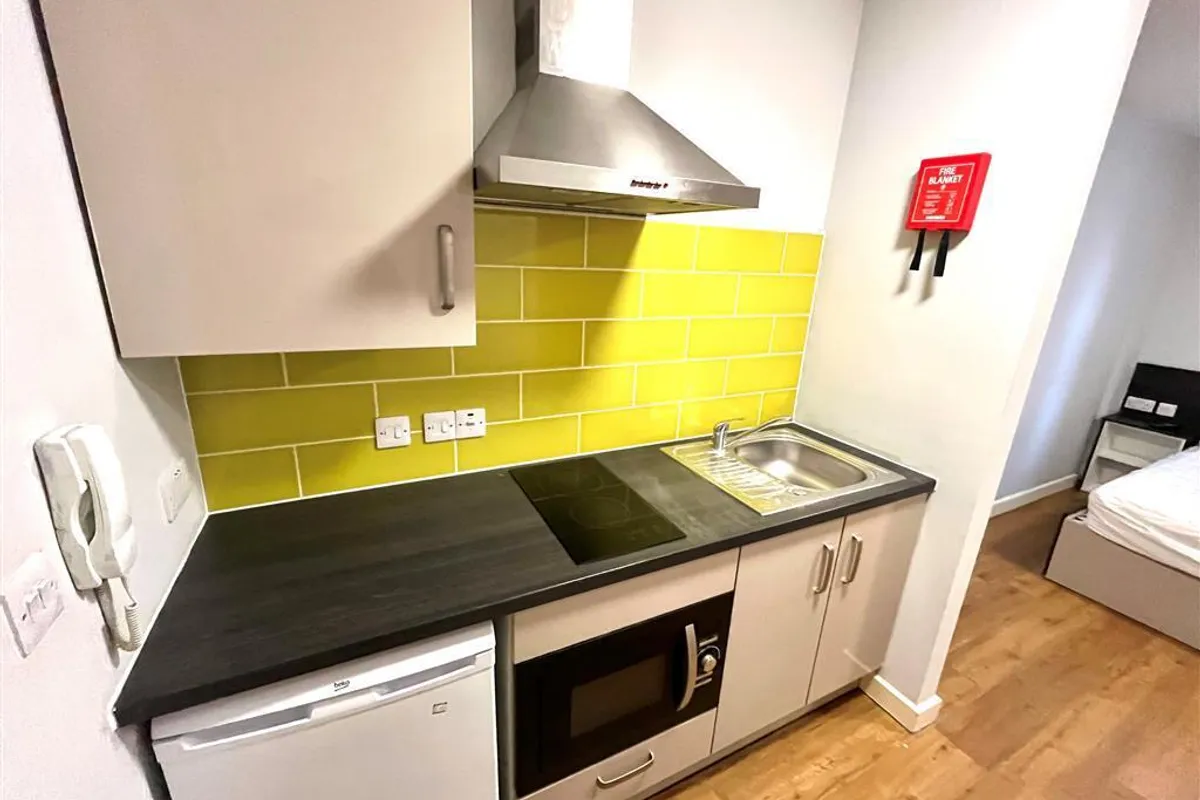 Flat Avalon Court in Nottingham