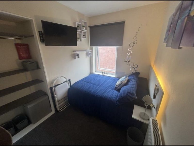 Room Crowther Street in Wakefield