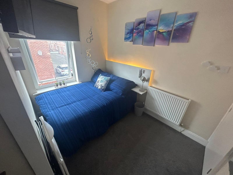 Room Crowther Street in Wakefield