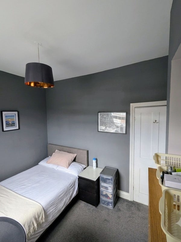 Room Leamington Avenue in Manchester