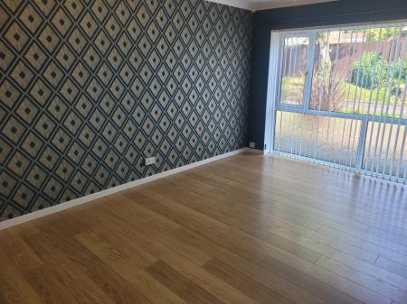Flat Airthrey Drive in Stenhousemuir