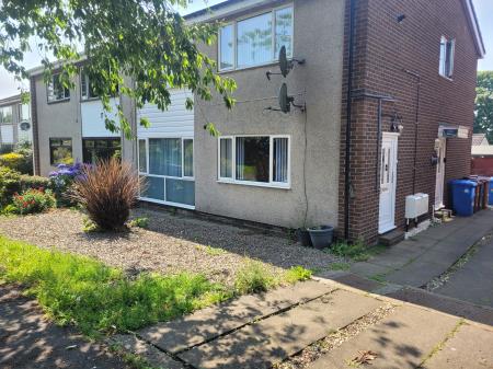 Flat Airthrey Drive in Stenhousemuir