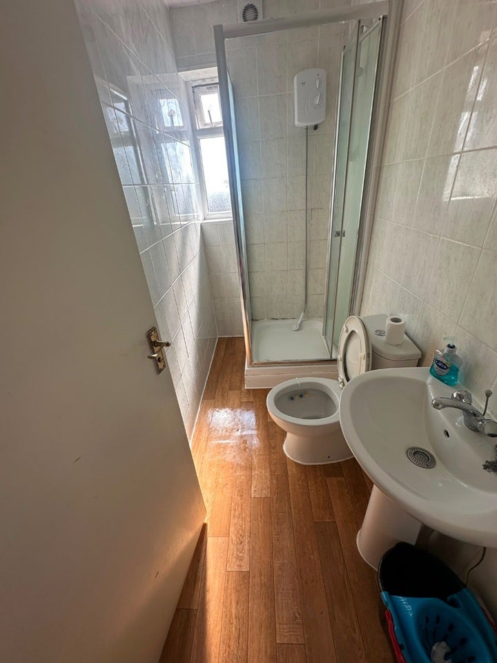 Flat Mitcham Road in Greater London