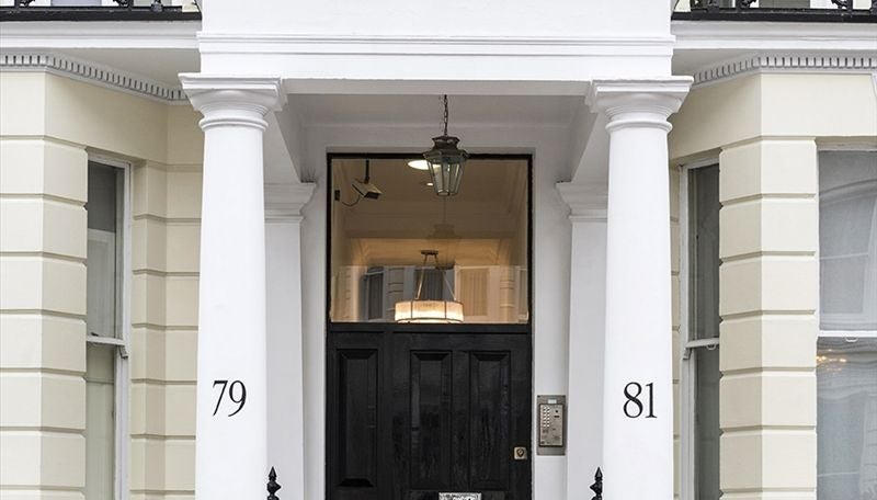Flat Kensington High Street in Greater London