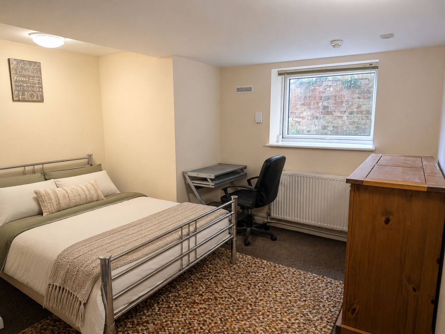 Room Terrace Road in Newport