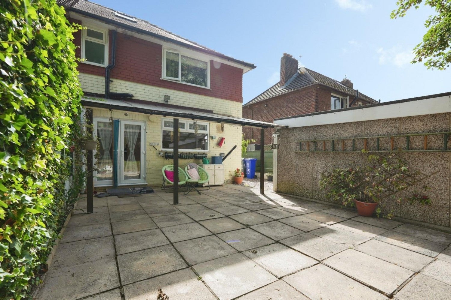 House Newhey Road in Manchester