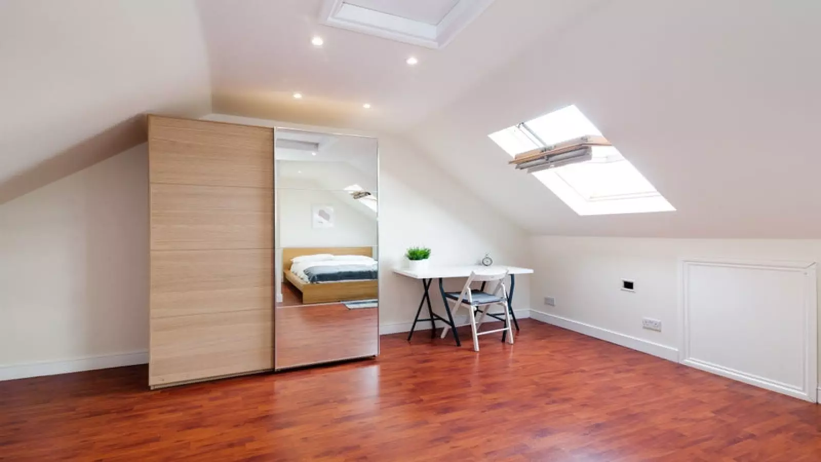 Flat Trinity Road in Greater London