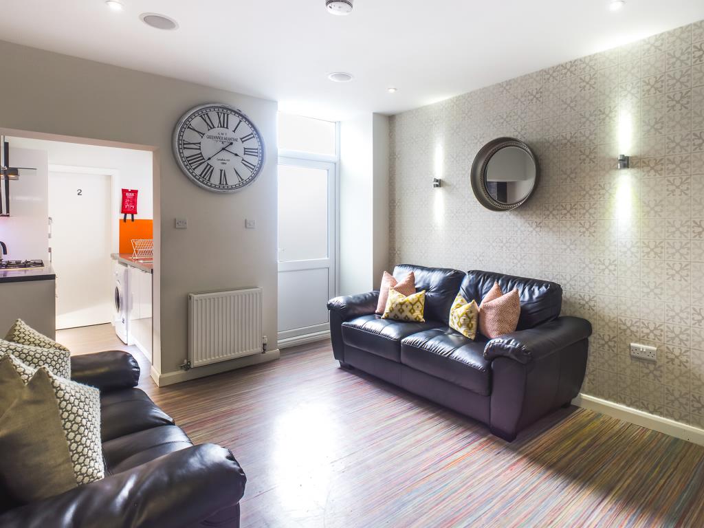 Room Carlton Road in Stoke-on-Trent