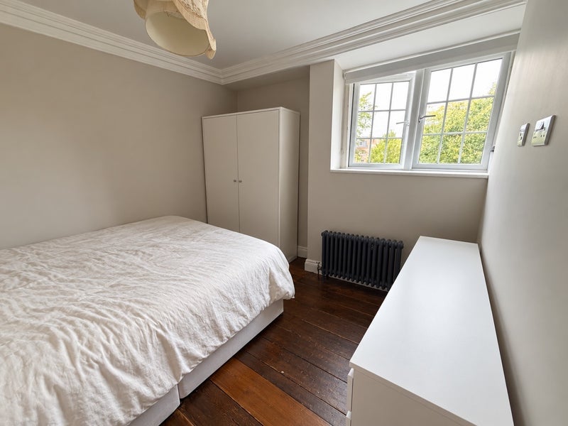 Room Mount Terrace in Greater London