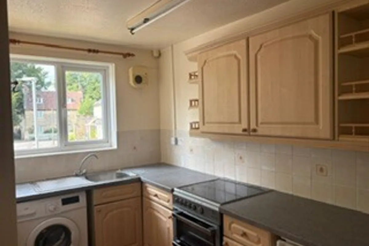 Flat Chaveywell Court in Calne