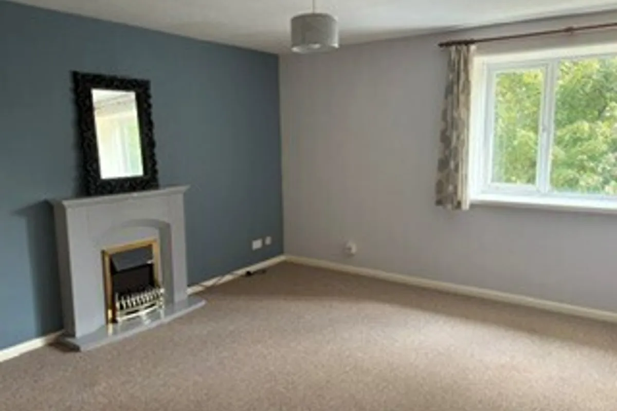 Flat Chaveywell Court in Calne