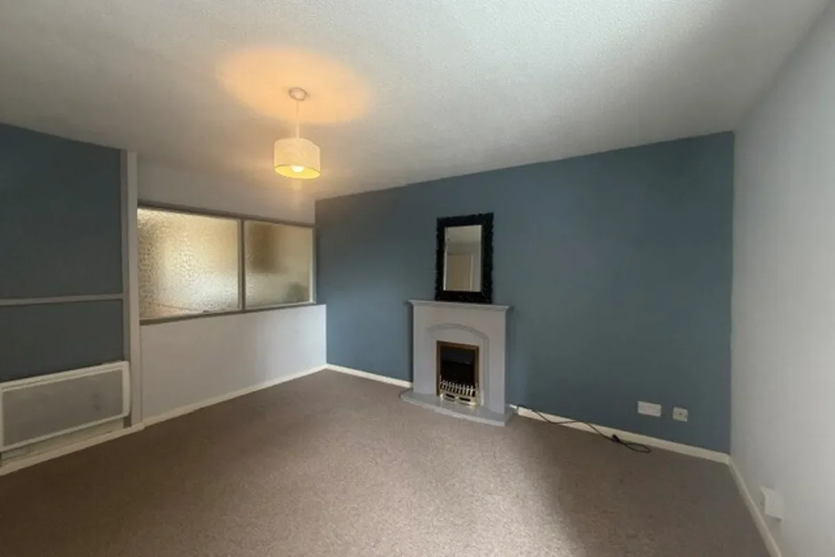Flat Chaveywell Court in Calne