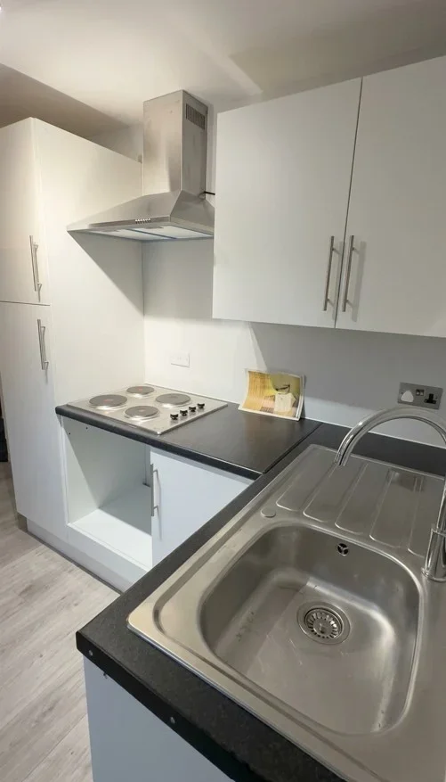 Flat Upper Rainham Road in Greater London